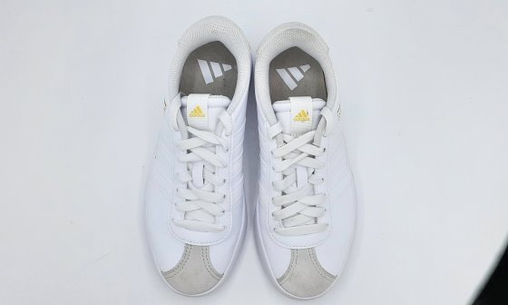 Paire de basket blanche adidas de seconde main