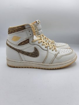 Baskets NIKE  AIR JORDAN 1 blanches de seconde main