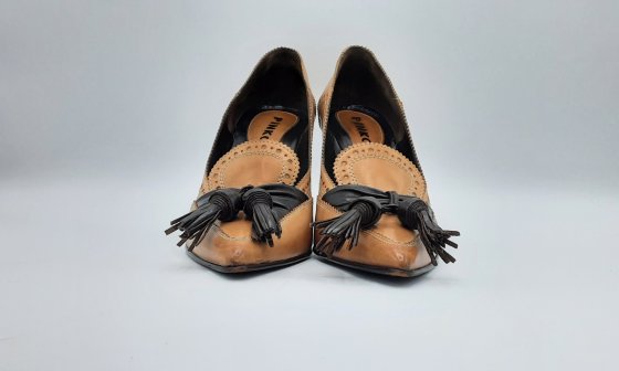 Paire d’escarpin stylisé couleur beige et marron de seconde main